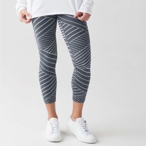 Lululemon 7/8 grey patterned tights - size 6